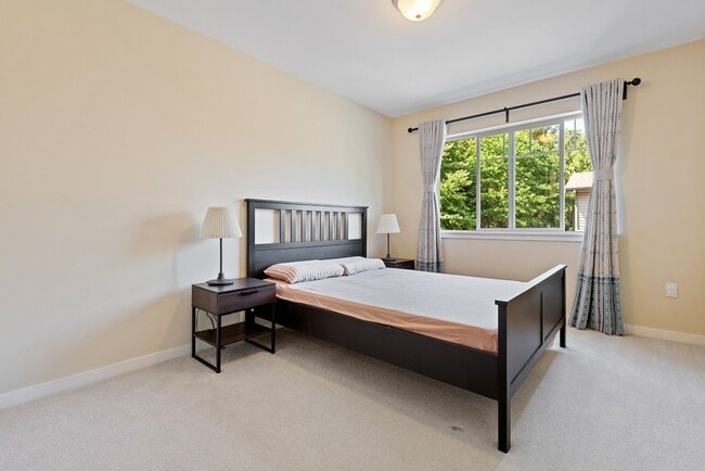 Building Photo - 3Bd/2.5Ba Kirkland Townhouse