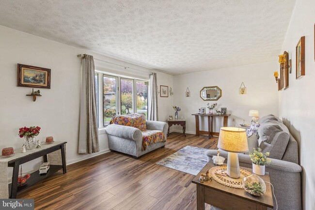 Building Photo - 638 Westwood Dr