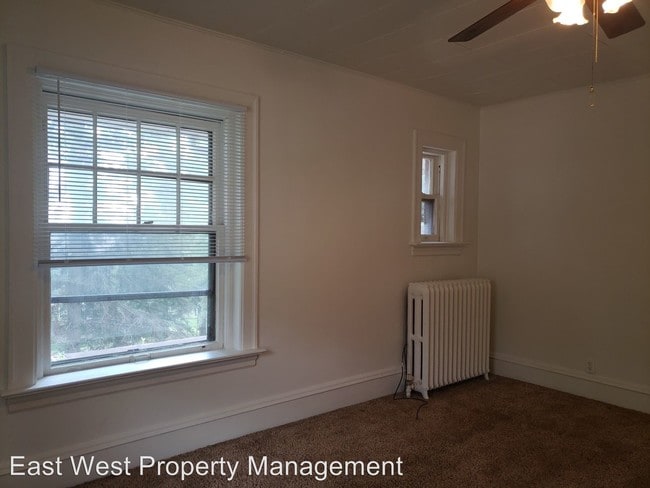 Building Photo - 1529 E 2nd St