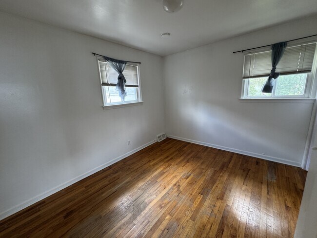 Building Photo - 29203 Oakwood St