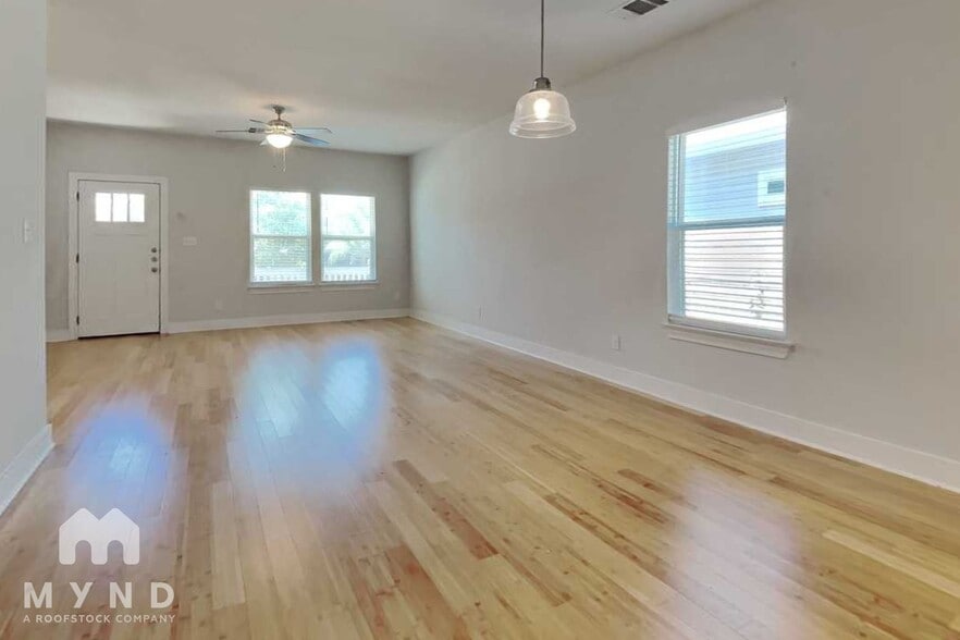 Building Photo - 423 Channing Ave