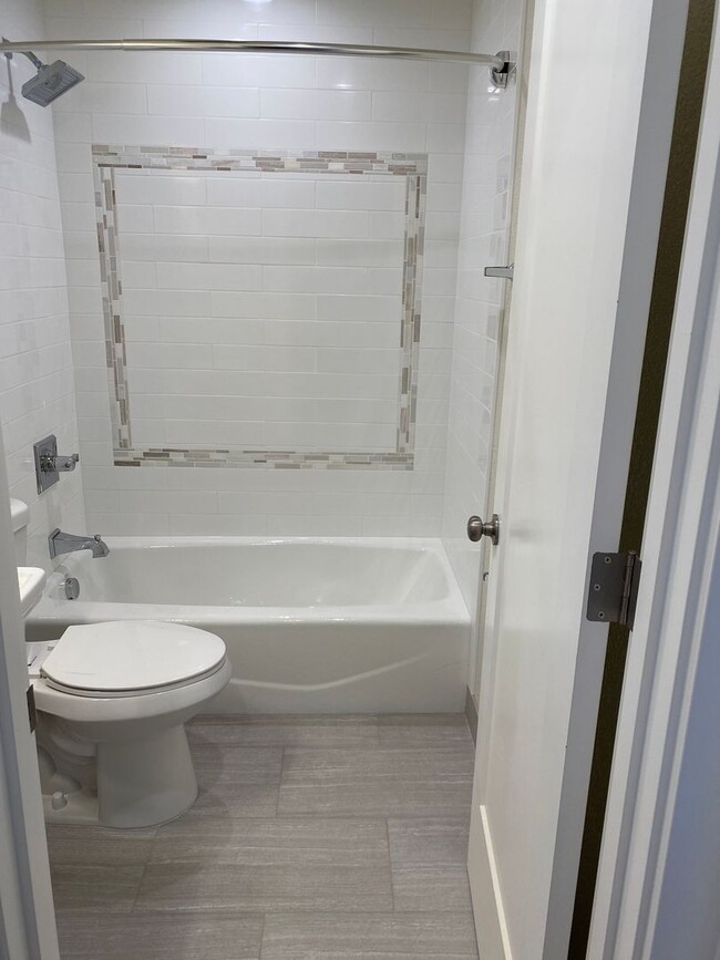 Building Photo - Modern Vintage Alberta Arts  1250sqft 1BR-...