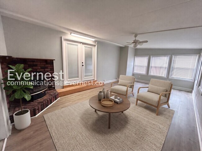 Building Photo - 3 Bed/2.5 Bath Home with Garage / Pet-Friendly / Available Now!