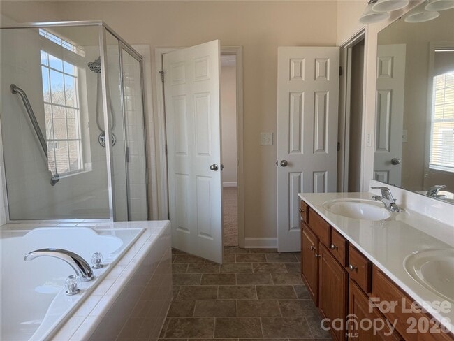 Building Photo - 9315 Rosalyn Glen Rd