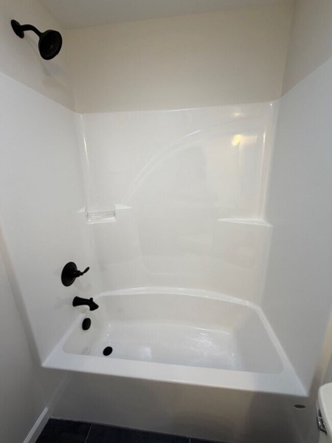 Building Photo - Beautiful New 3 Bedroom 2 Bath House!