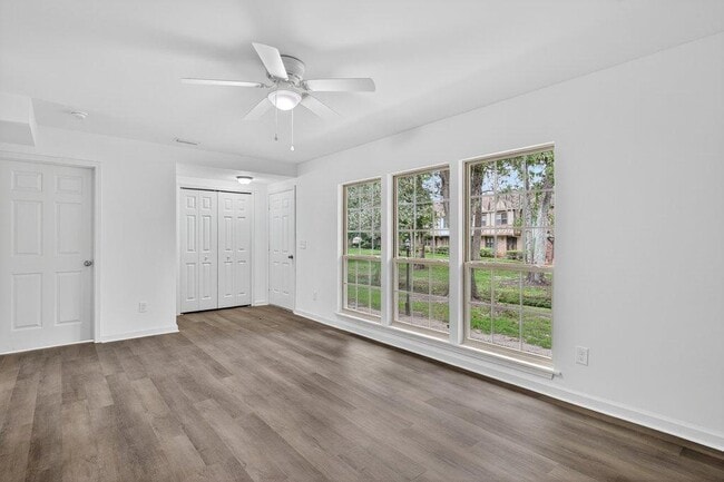 Building Photo - 8207 Kensington Square
