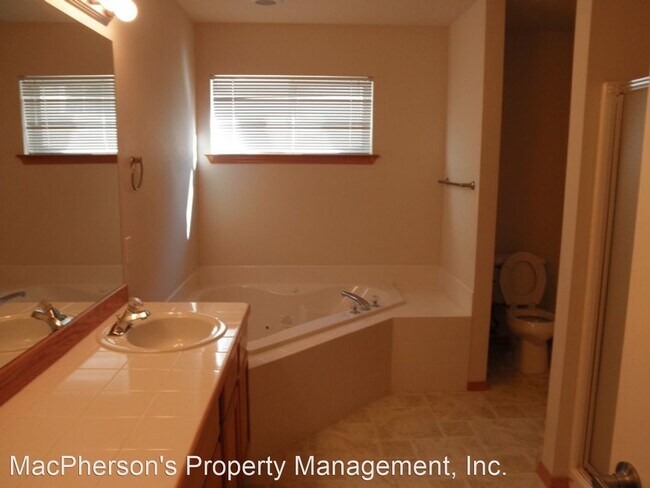 Building Photo - 3 br, 2.5 bath House - 7526 NE 204th Pl