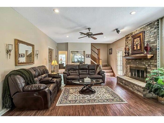 Building Photo - 2442 Hodges Bend Cir