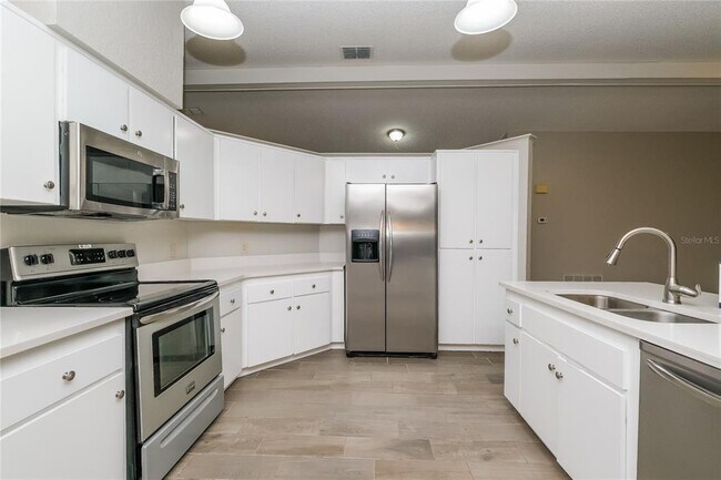 Building Photo - 6084 Freeport Dr