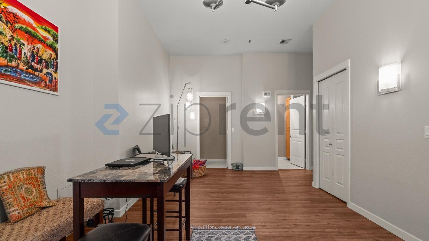 Building Photo - Unit 114