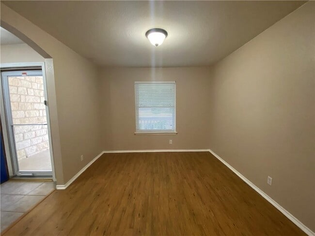 Building Photo - 323 Nicole Way