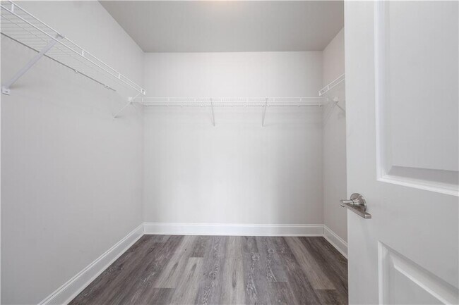 Building Photo - 1313 Harris Way S