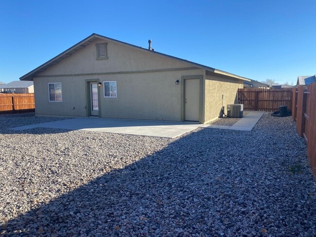 Building Photo - Charming Fallon 3 bedroom with RV Acess