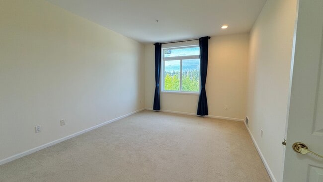 Building Photo - 2bd/2ba Kirkland Condo
