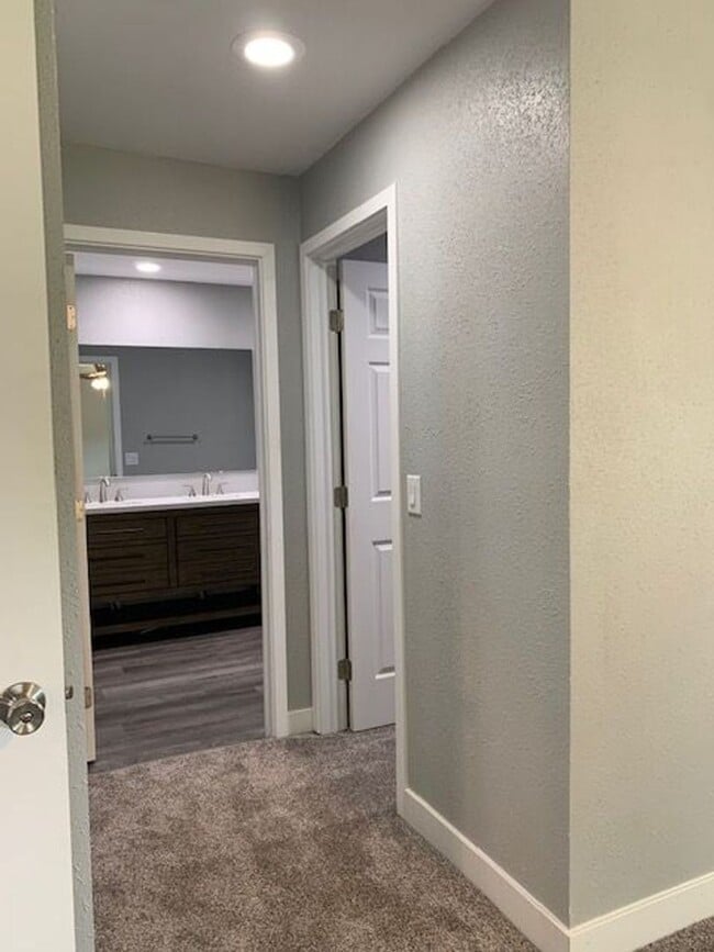 Building Photo - PRE-LEASING! Beautiful 3 Bedroom 2 Bath 2 Living Areas + Detached 1 Car Garage/ Workshop