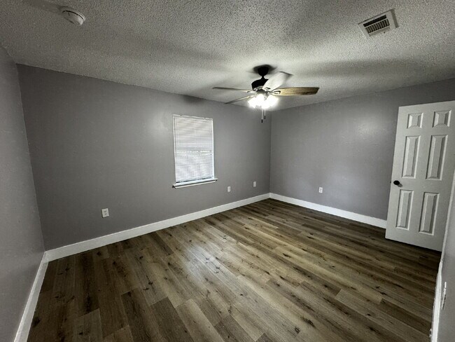 Building Photo - Home for Rent