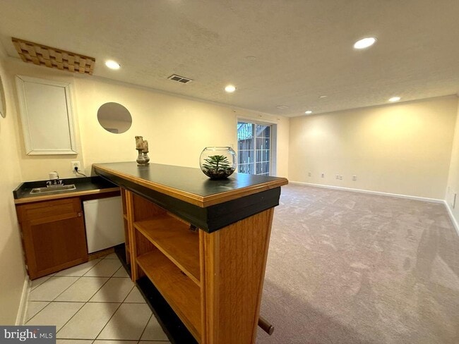 Building Photo - 5278 Lonsdale Dr