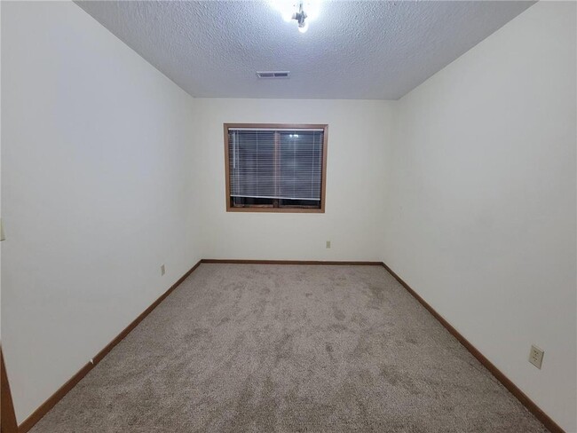 Building Photo - 855 Highview Dr