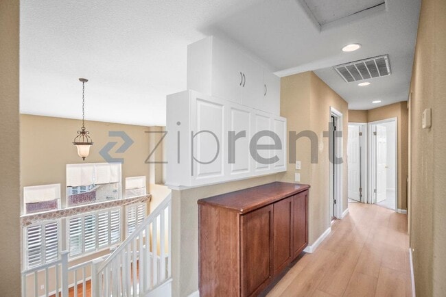 Building Photo - 25 Zion Ct