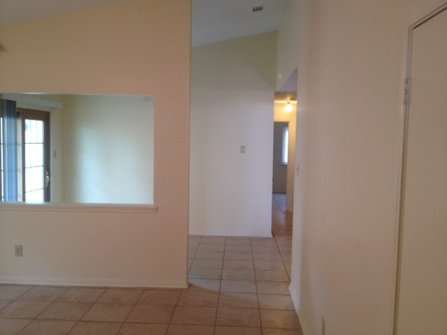 Building Photo - 2408 Skyline Dr