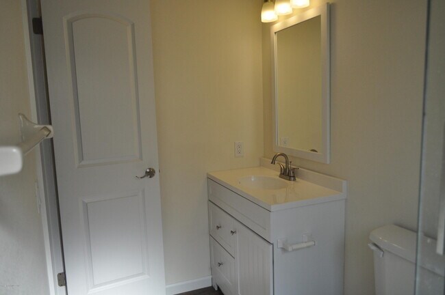 Building Photo - 165 Seawind Dr