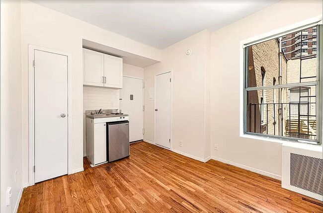 Primary Photo - 236 West 64th Street