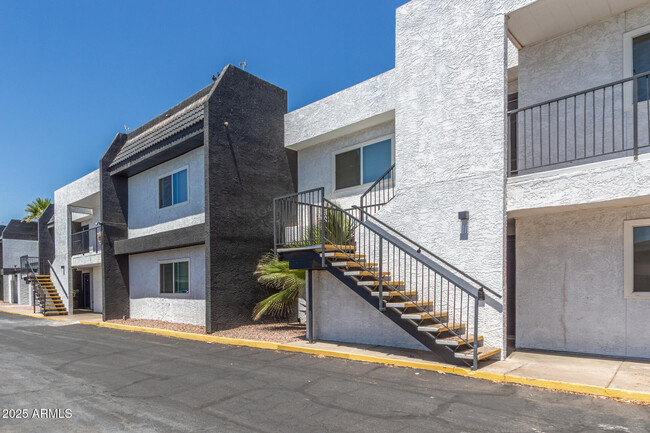 Building Photo - 1822 N 32nd St