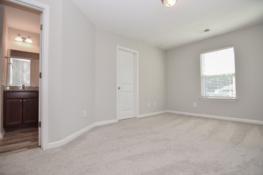 Building Photo - 162 Buchanan Cir