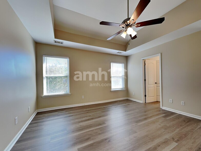 Building Photo - 515 Flat Rock Ter