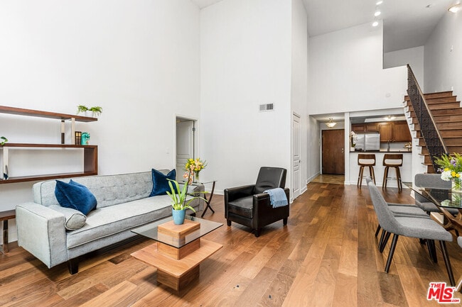 Building Photo - 1633 S Bentley Ave