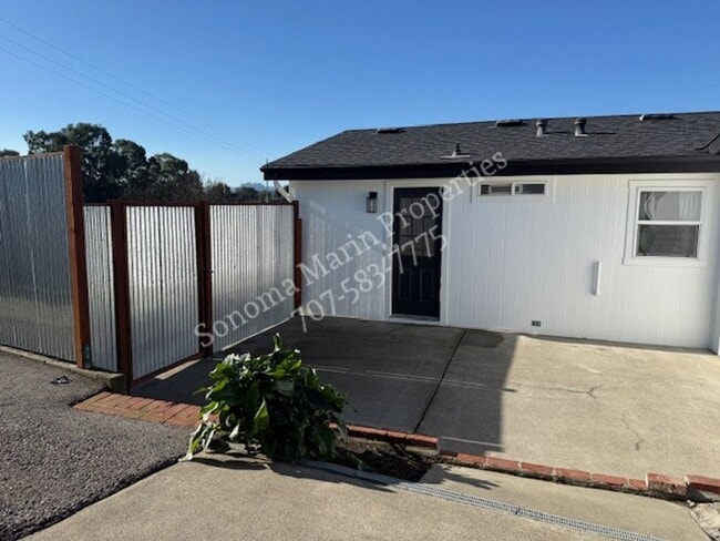 Building Photo - Great Single Level Home in the Country ~ West Petaluma ~ 2bd/2ba with Large Bonus Room