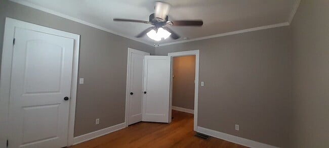 Building Photo - 202 N Howell Ave