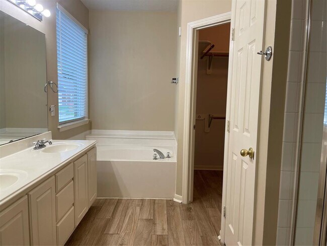 Building Photo - 14118 Millglen Ct