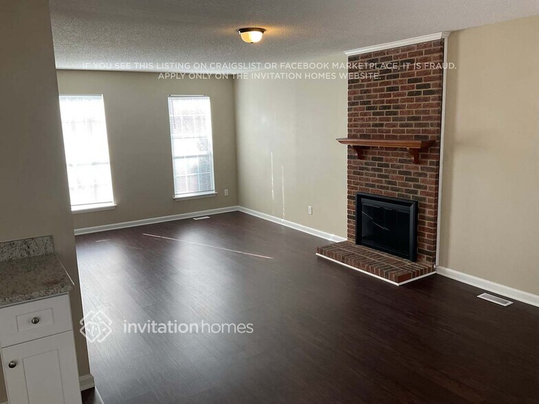 Building Photo - 2343 Century Oaks Ln