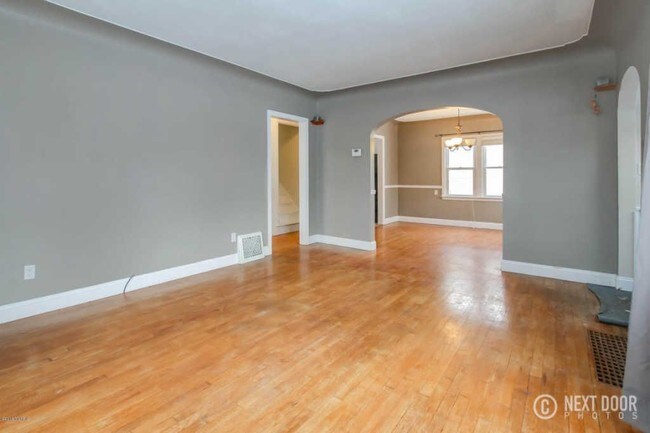 Building Photo - 1319 Diamond Ave NE