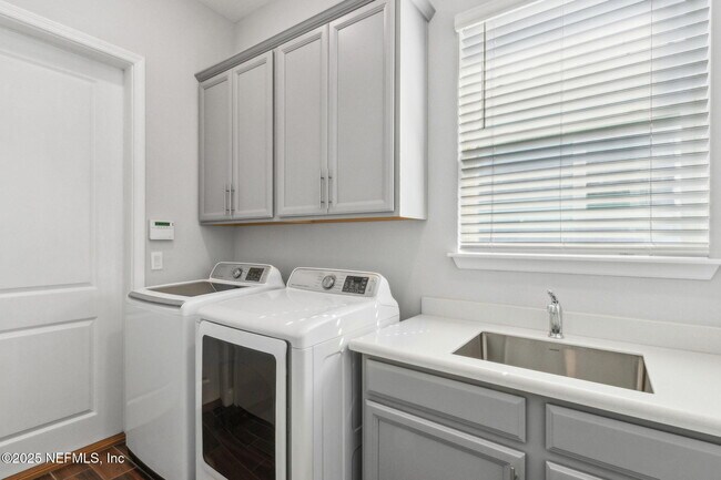 Building Photo - 84 Waterline Dr