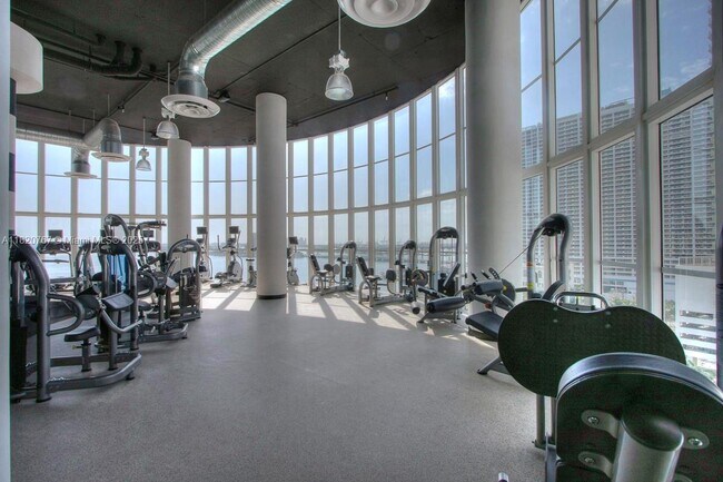 Building Photo - 1800 N Bayshore Dr