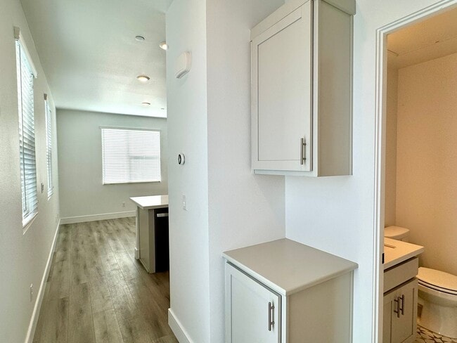Building Photo - Newer One Bedroom in newer Santa Rosa Deve...