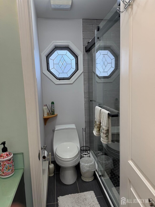 Building Photo - 652A Ardmore Rd