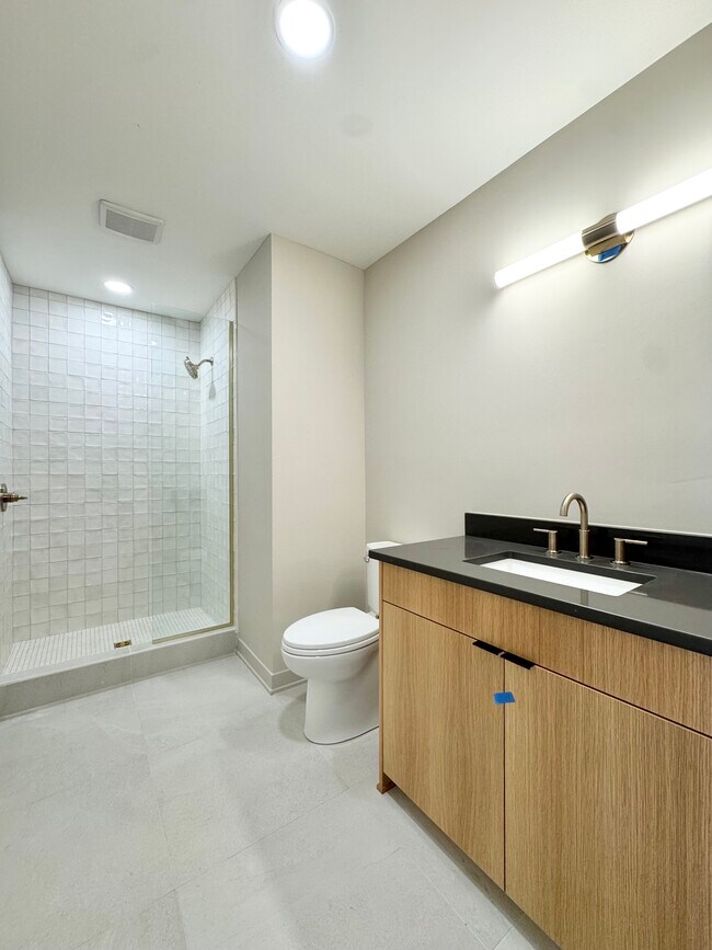 Building Photo - 537 E 19th St