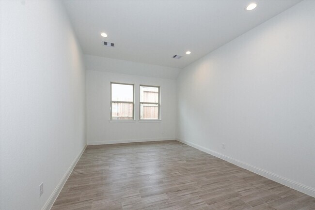 Building Photo - 4790 W Fork Blvd