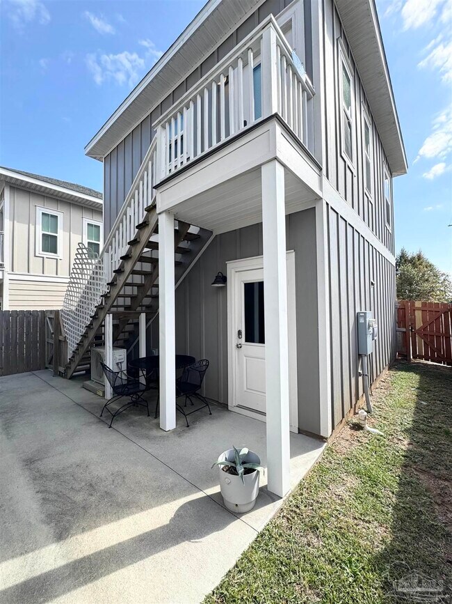 Building Photo - 1191 W Romana St