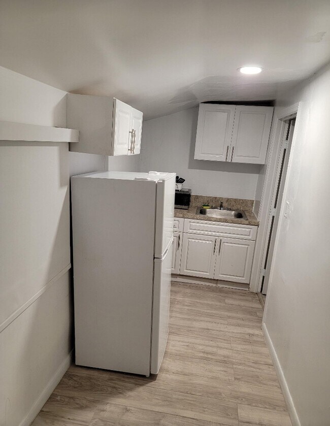 Building Photo - 168 Unit 1-A