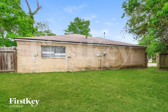 Building Photo - 1 Midwood Cir