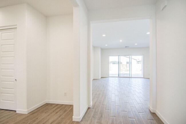 Building Photo - NEW 4 Bedroom home in Phoenix!