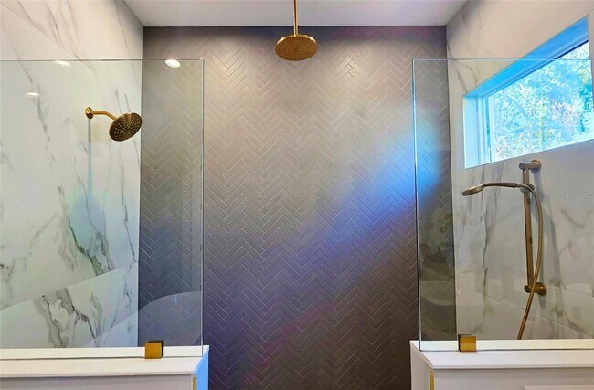 Building Photo - Bold Sarasota Bay Luxury Custom Home, 5 beds/4 baths, Private pool.