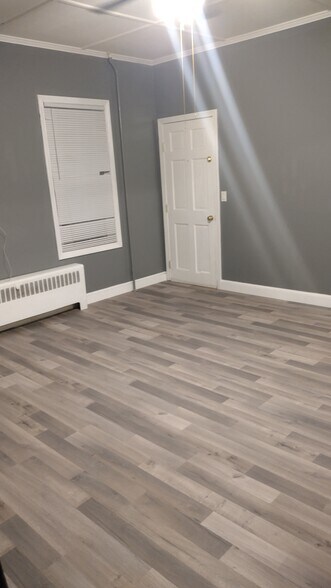 Building Photo - 463 Linden St