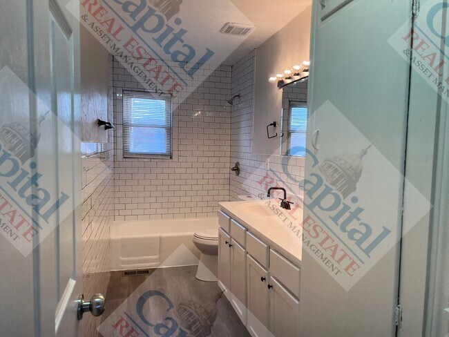 Building Photo - Great 4 Bedroom!!!