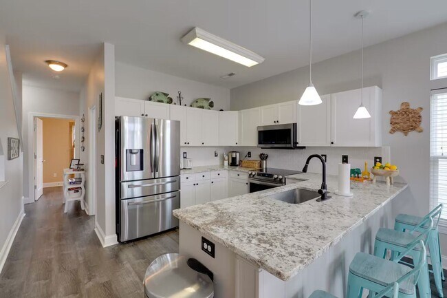 Building Photo - FURNISHED "WORK FROM HOME" RENTAL