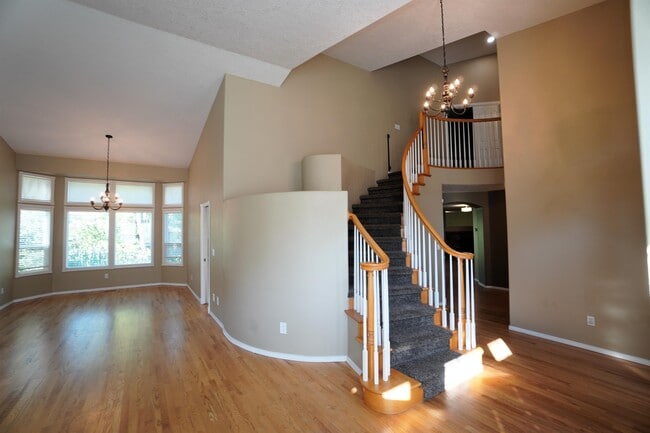 Building Photo - 2747 E Migratory Dr